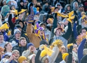 开云棋牌平台-立陶宛男篮逆转快船，特雷杨统治全场，篮球迷热议！