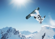 开云棋牌游戏-赛道与绿茵，维斯塔潘加冕之夜，巴萨智利风暴启示录