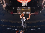 Kaiyuan Game Card-赛道上的绝对统治，阿隆索驾驭梅赛德斯，以压倒性优势碾压红牛二队