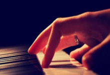 开云棋牌游戏-逆袭风暴！升班马惊天一踹踢碎曼城金身