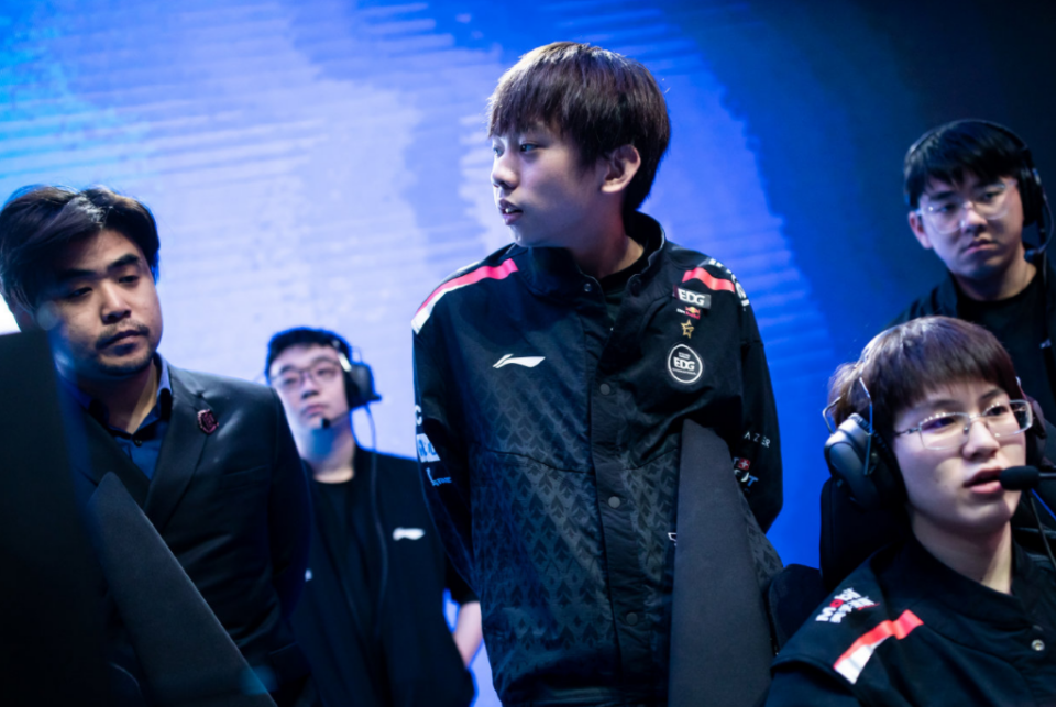 V5力克LGD，Kanavi拿下关键大龙激烈交锋小组赛，成为赛场最大亮点的简单介绍