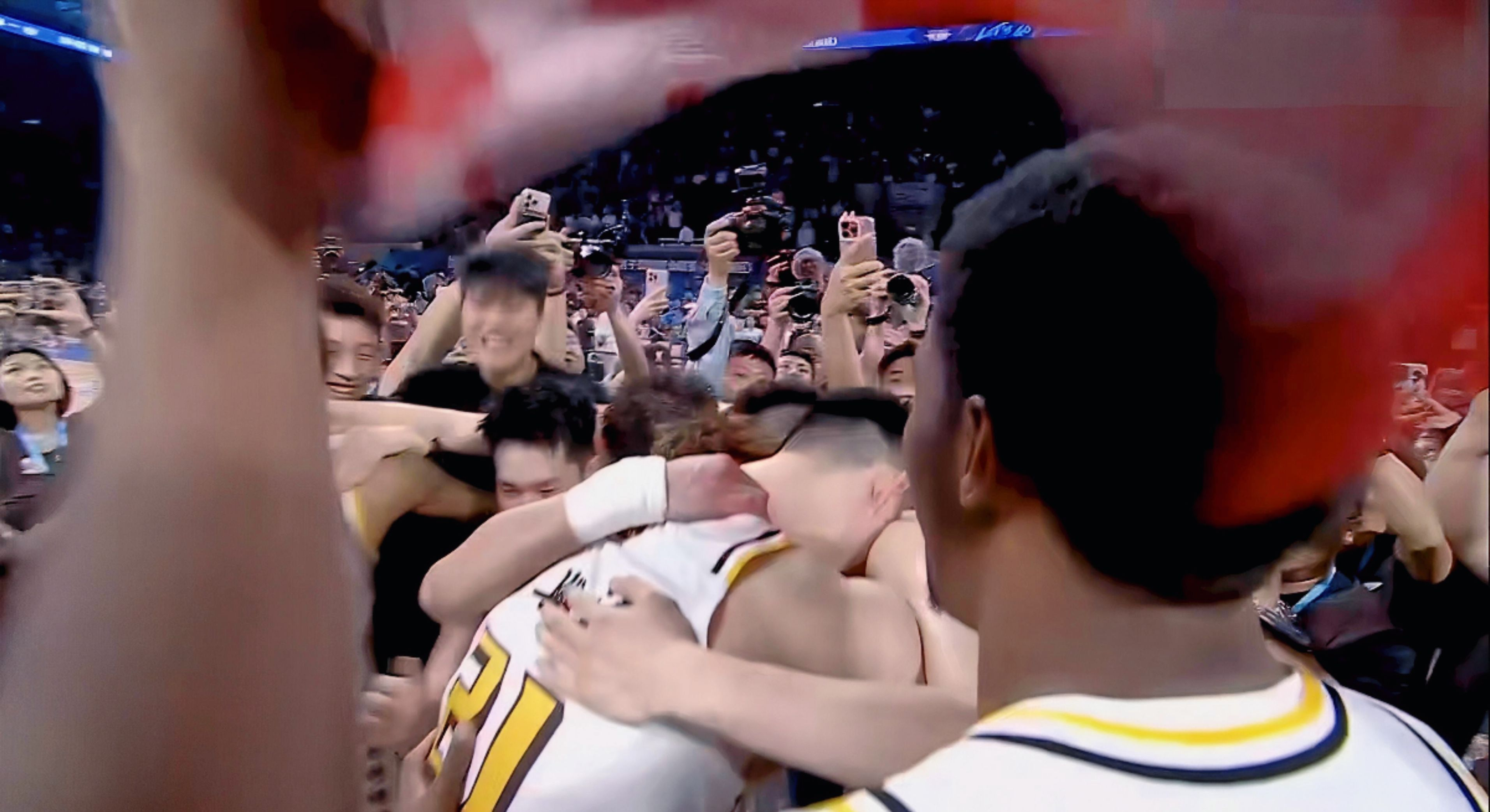 关于广厦队主场艰难击败浙江队，保持不败纪录的信息