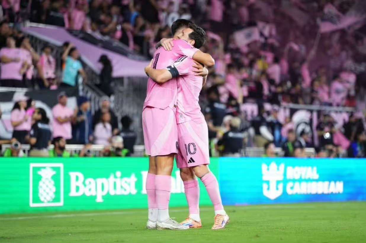 梅西率领球队赢得国内联赛冠军 梅西率领球队赢得国内联赛冠军