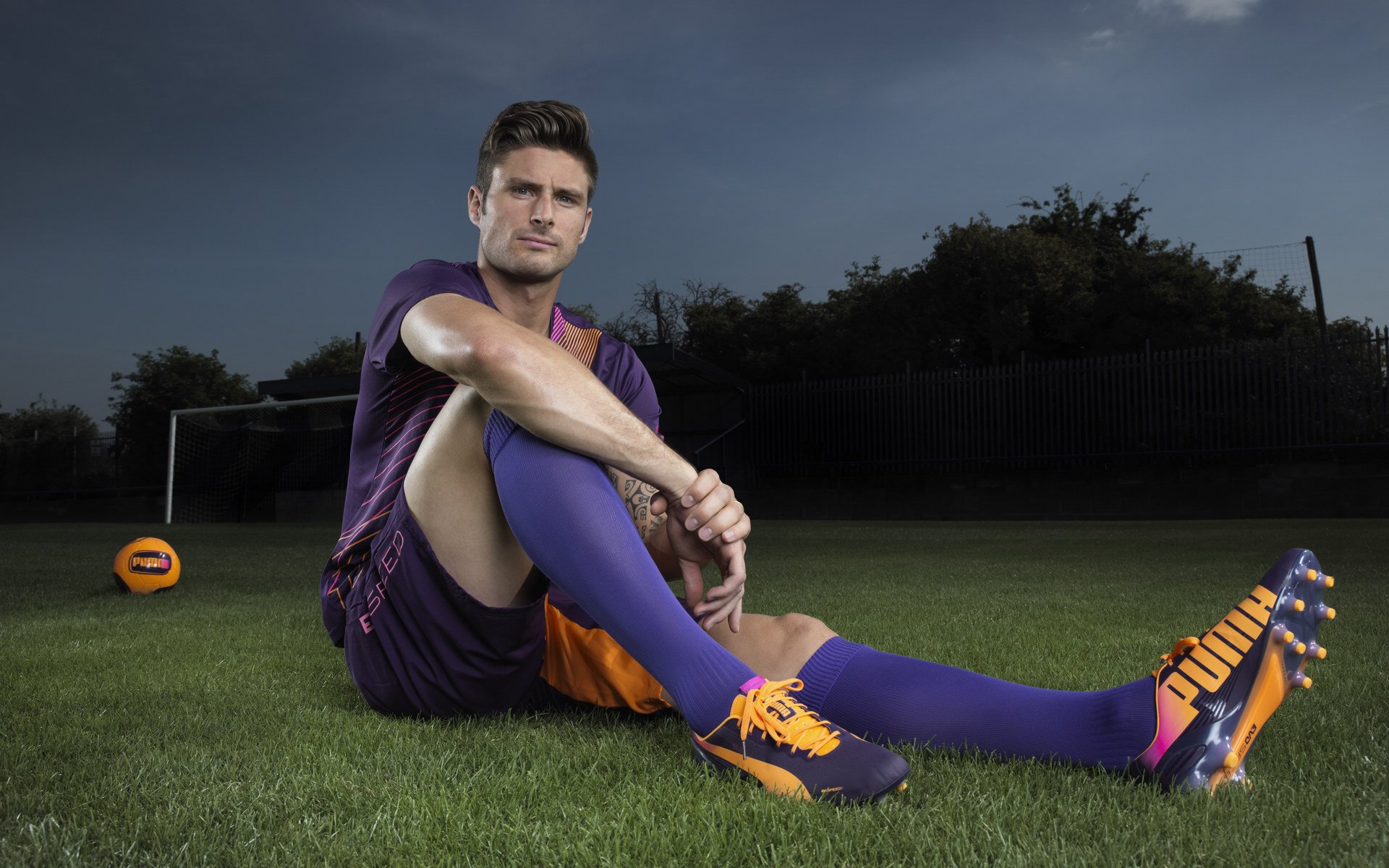 红魔防线试金石，当曼联遇见几内亚，阿劳霍的不掉线哲学如何定义现代中卫