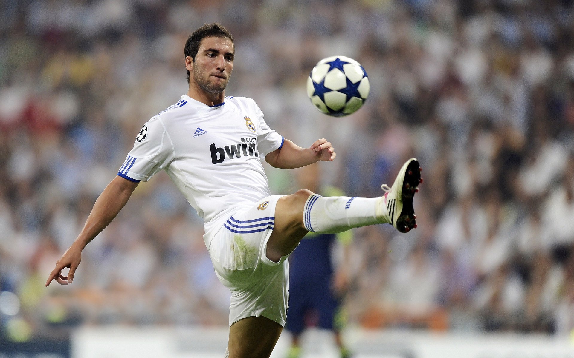 NBA季后赛之夜,拉文用巨星时刻改写剧本,证明价值不止于常规赛