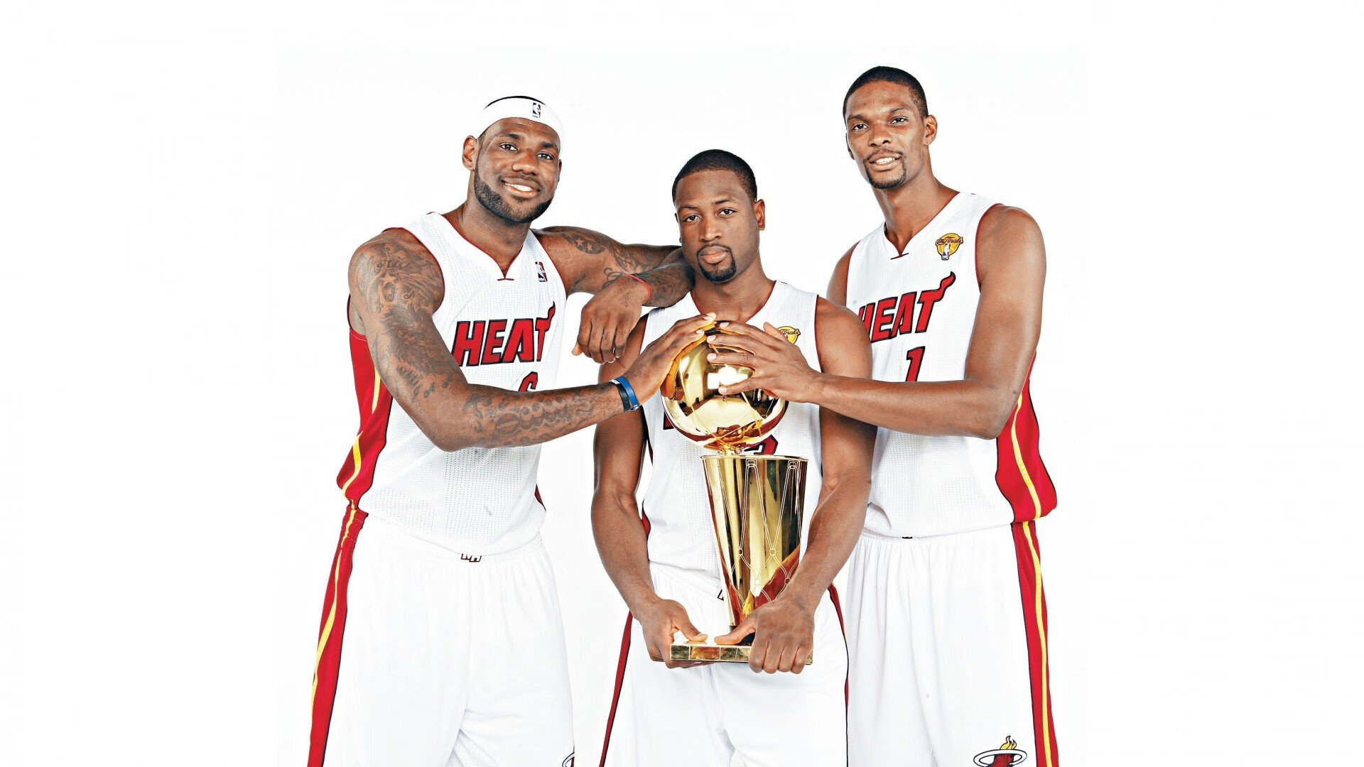 赛道与球场，当F1新赛季揭幕战遇上喀麦隆打穿雷恩